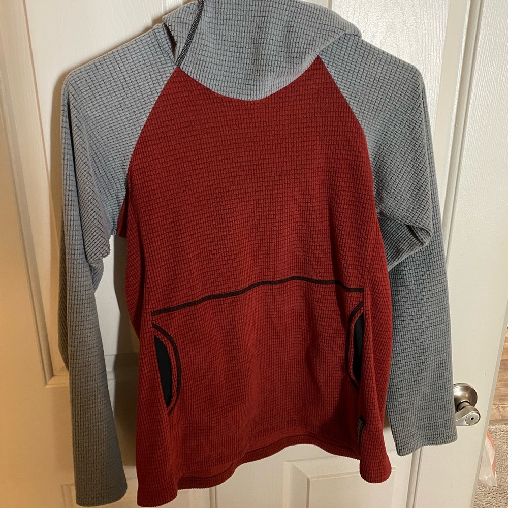 Melanzana Womens sz Small -rust/red and gray